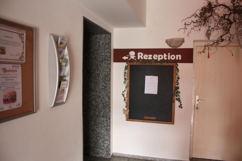 Pension Kirchenwirt Niederaichbach Buitenkant foto