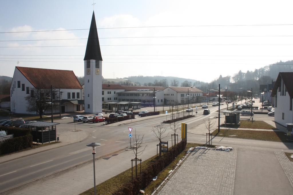 Pension Kirchenwirt Niederaichbach Buitenkant foto